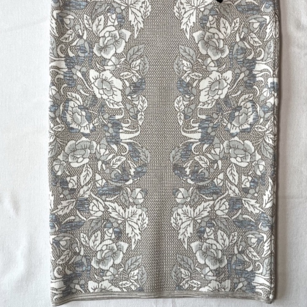 BCBGMaxAzria Gray and White Floral Pencil Skirt